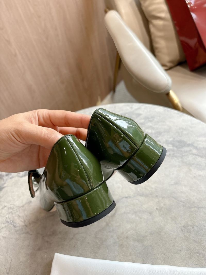 Gvc*1 flat shoes